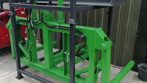 Silage lifting equipment -